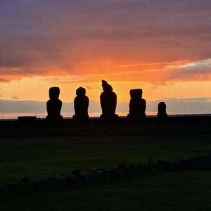 Alba tra i Moai e rientro a Santiago (estensione opzionale)