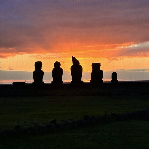Alba tra i Moai e rientro a Santiago (estensione opzionale)