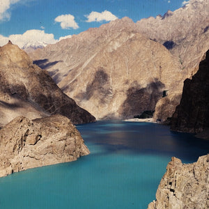 Sospesi tra vette innevate