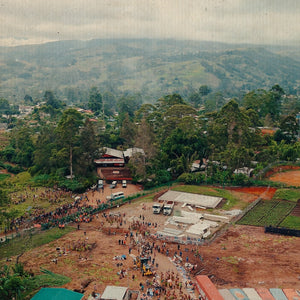 Harvey Village: pendii, clan e acqua viva