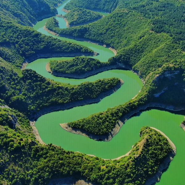 Tra montagne e meandri spettacolari